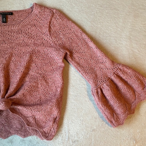 Crop Top with Flared Sleeves - Picture 2 of 2